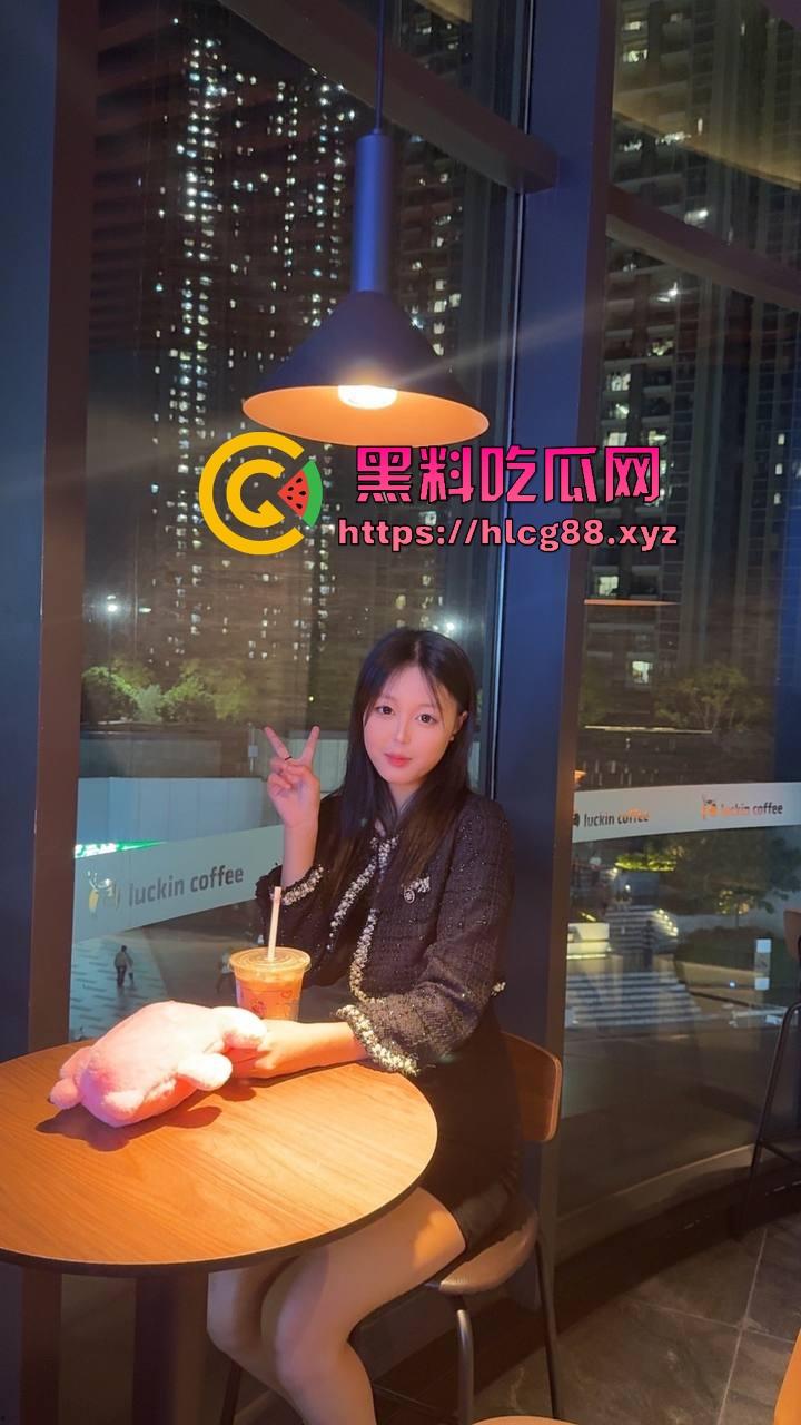 河北老铁偷拍邻居巨乳少妇全裸拖地,奶子甩得跟钟摆似的骚得邪乎,这贱货啥怪癖非要光腚擦地板? 第1张 河北老铁偷拍邻居巨乳少妇全裸拖地,奶子甩得跟钟摆似的骚得邪乎,这贱货啥怪癖非要光腚擦地板? 第1张