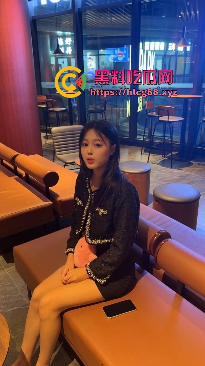 河北老铁偷拍邻居巨乳少妇全裸拖地,奶子甩得跟钟摆似的骚得邪乎,这贱货啥怪癖非要光腚擦地板? 第5张 河北老铁偷拍邻居巨乳少妇全裸拖地,奶子甩得跟钟摆似的骚得邪乎,这贱货啥怪癖非要光腚擦地板? 第5张