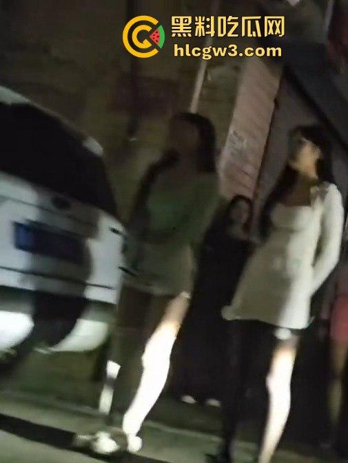 一杯奶茶的钱换城中村的欲望天堂 广州野鸡站街实录 暗访视频揭秘城中村的快餐江湖 3分钟交易效率拉满！  第4张