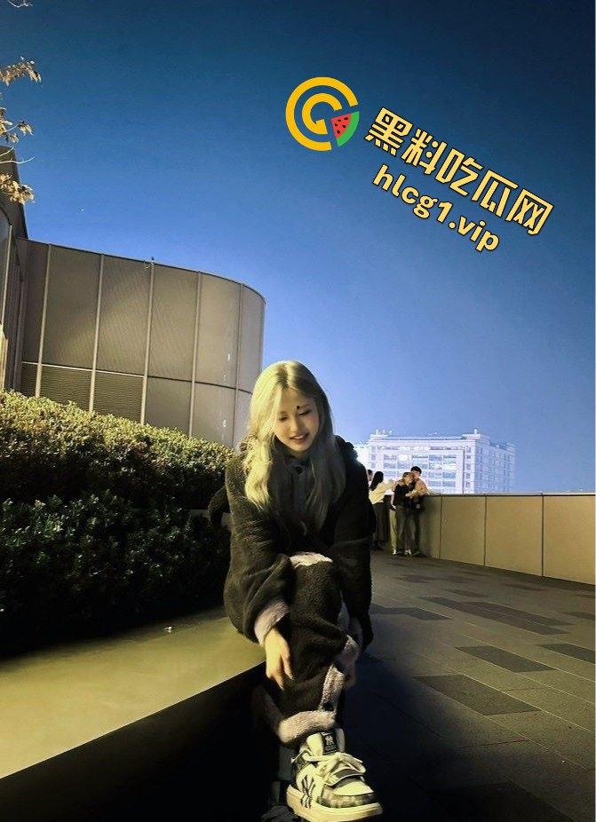 瓜友爆料！成都反差婊母狗生活照流出，这张脸蛋绝了，小母狗还真是诱人！  第3张