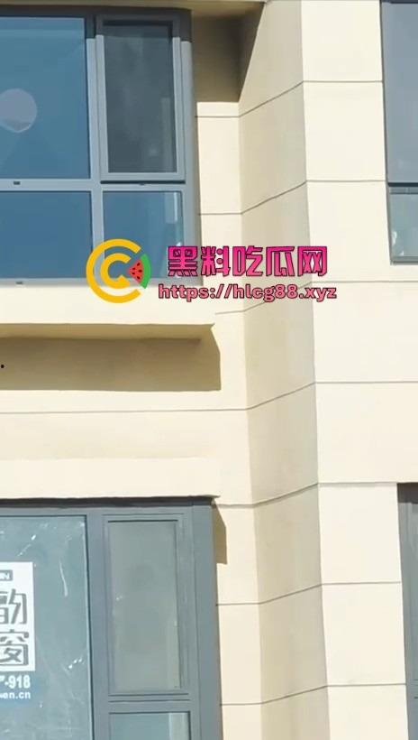 河北老铁偷拍邻居巨乳少妇全裸拖地,奶子甩得跟钟摆似的骚得邪乎,这贱货啥怪癖非要光腚擦地板? 第12张 河北老铁偷拍邻居巨乳少妇全裸拖地,奶子甩得跟钟摆似的骚得邪乎,这贱货啥怪癖非要光腚擦地板? 第12张