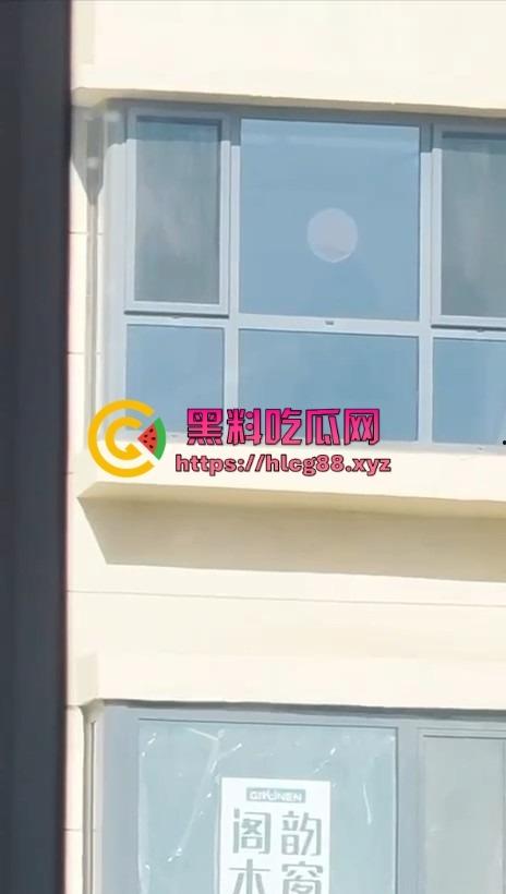 河北老铁偷拍邻居巨乳少妇全裸拖地,奶子甩得跟钟摆似的骚得邪乎,这贱货啥怪癖非要光腚擦地板? 第13张 河北老铁偷拍邻居巨乳少妇全裸拖地,奶子甩得跟钟摆似的骚得邪乎,这贱货啥怪癖非要光腚擦地板? 第13张