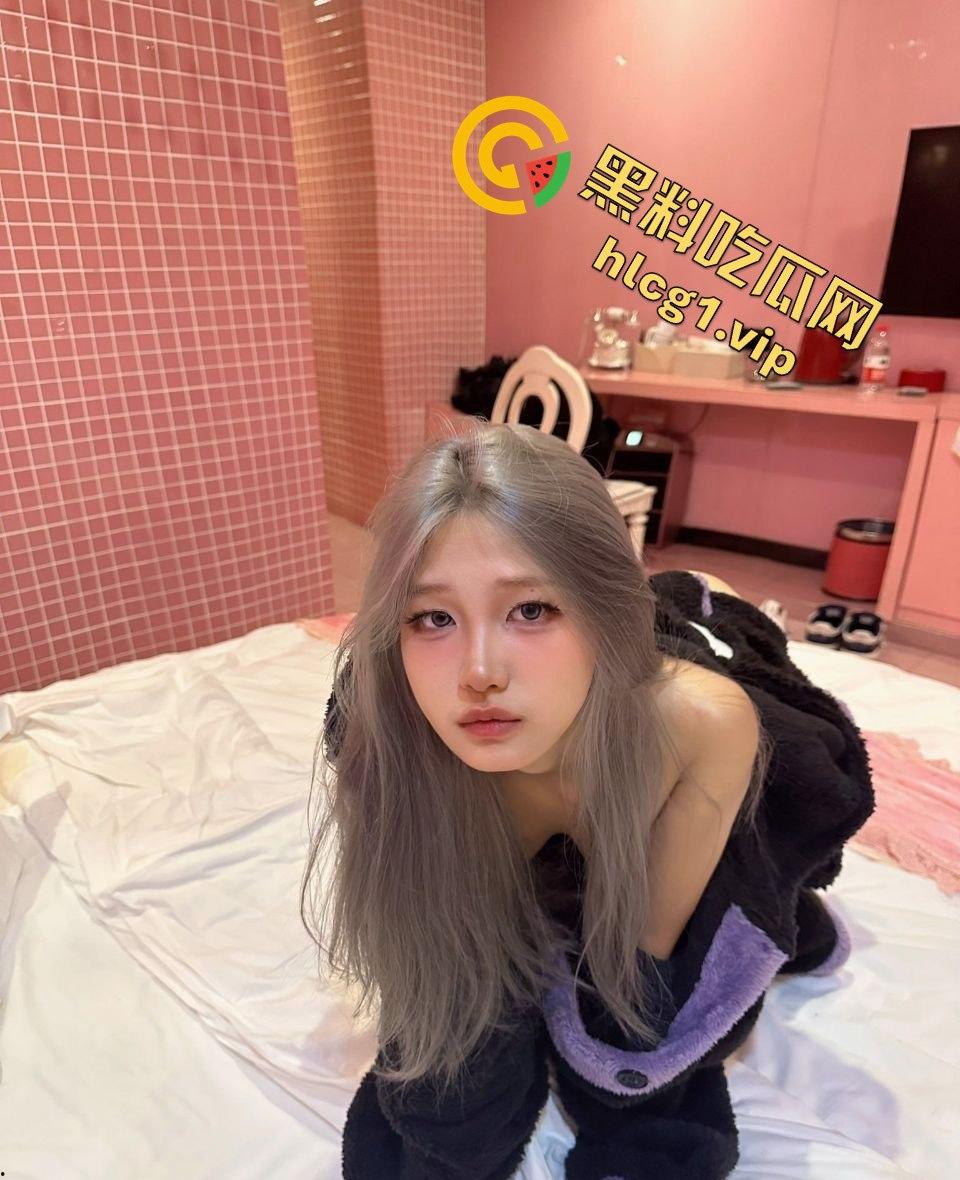 瓜友爆料！成都反差婊母狗生活照流出，这张脸蛋绝了，小母狗还真是诱人！  第6张