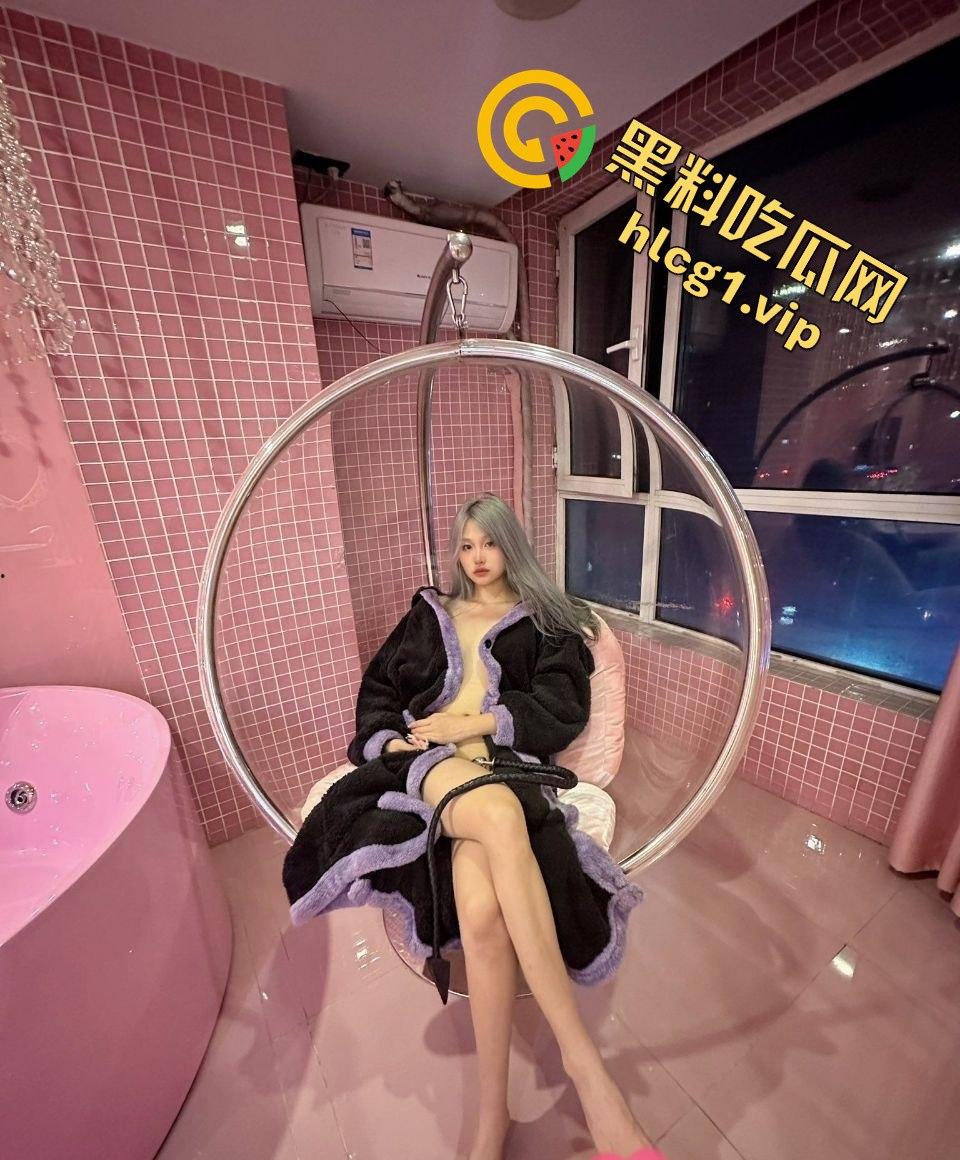 瓜友爆料！成都反差婊母狗生活照流出，这张脸蛋绝了，小母狗还真是诱人！  第8张