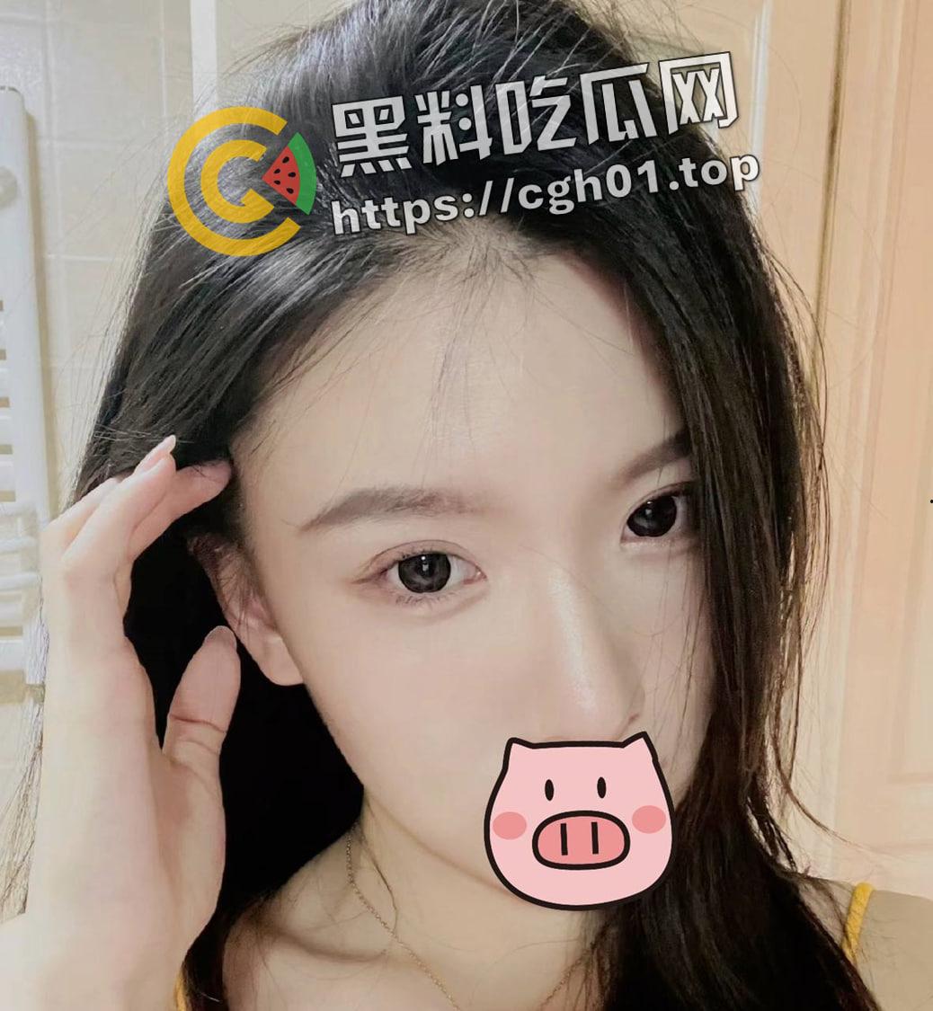 小伙伪装富二代劝上海极品外围从良  分手后又把视频流出 这粉嫩的小穴又要去当公交车了 第1张