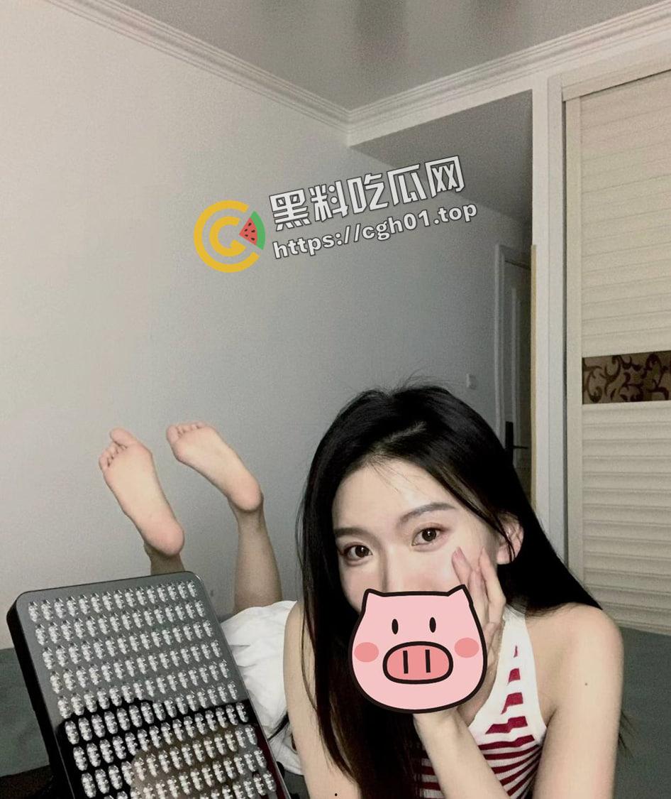 小伙伪装富二代劝上海极品外围从良  分手后又把视频流出 这粉嫩的小穴又要去当公交车了 第3张