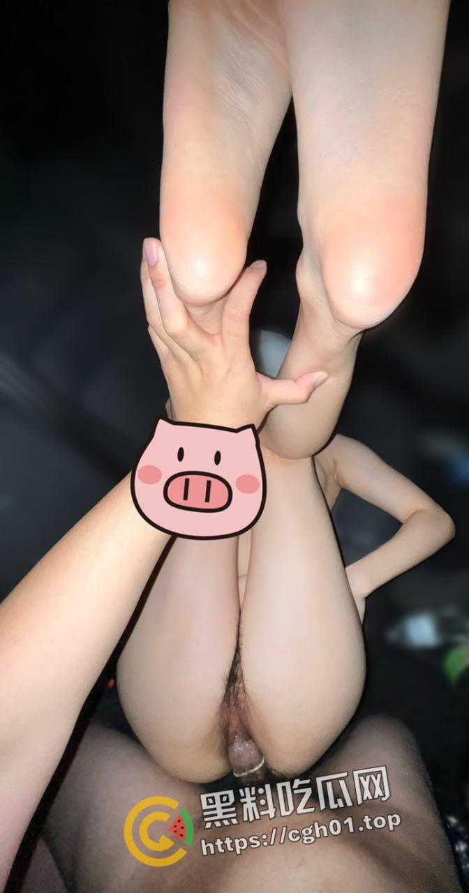 小伙伪装富二代劝上海极品外围从良  分手后又把视频流出 这粉嫩的小穴又要去当公交车了 第19张