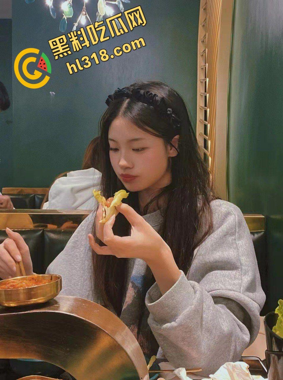 北京大学清纯学妹,浪荡女友主动含屌吞精,被拍的时候害羞的用手挡,干的娇喘连连眼神都拉丝了! 第3张 北京大学清纯学妹,浪荡女友主动含屌吞精,被拍的时候害羞的用手挡,干的娇喘连连眼神都拉丝了! 第3张