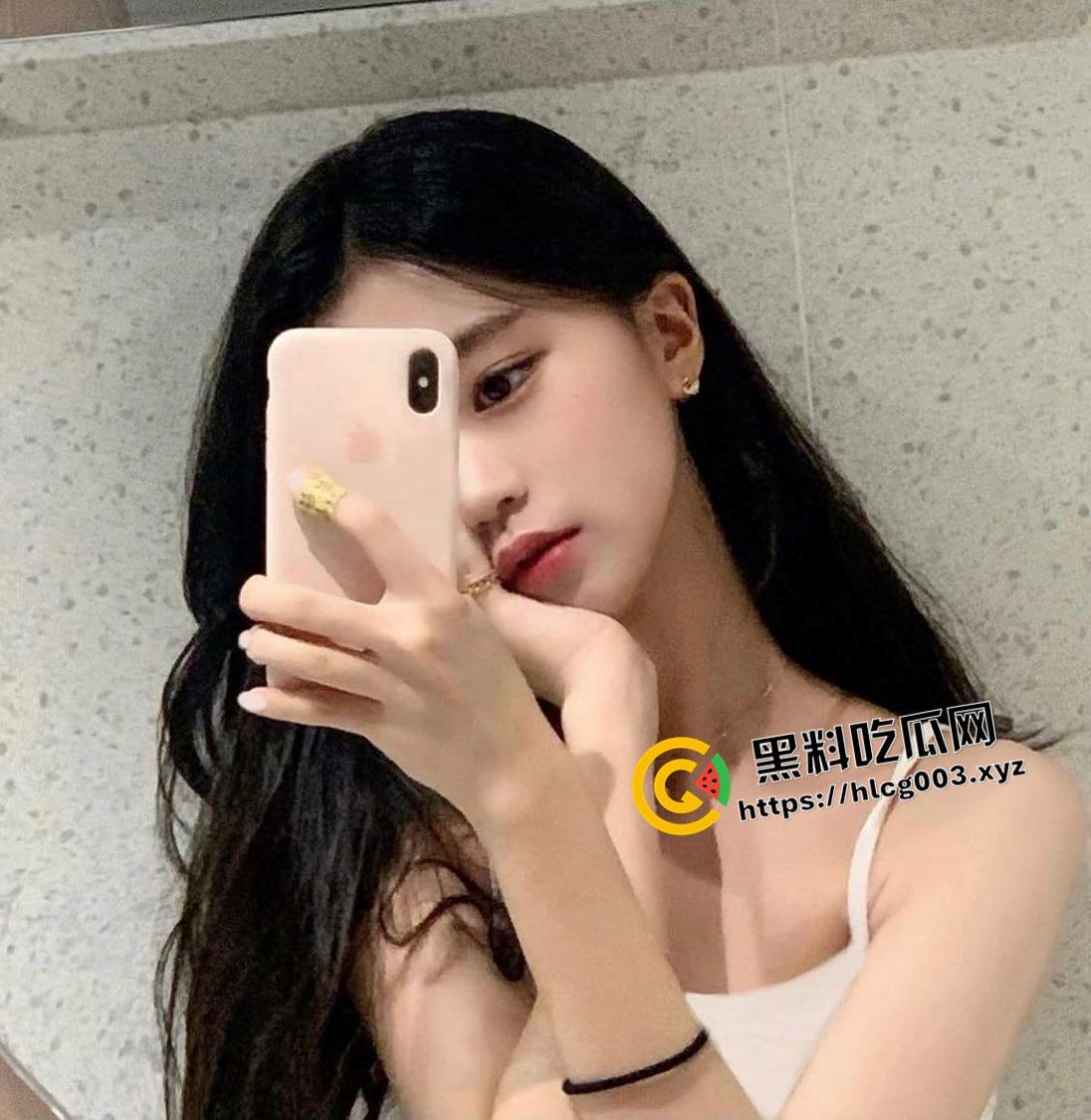 外网疯传！泰国百万粉丝网红【pimm mmss】口交自慰视频被金主流出 开朗嫩妹嘴里都是活 人美逼受罪  第8张