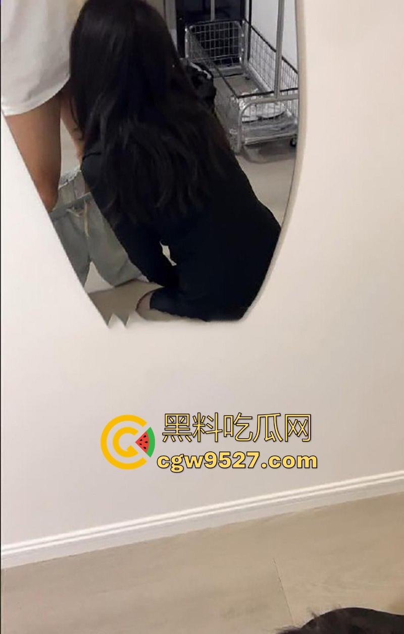 海角乱伦大神，约会行政黑丝姐姐，激情蹂躏深喉口爆，这性感巨乳身材，大奶子都被打红了，激情后入打桩！  第3张