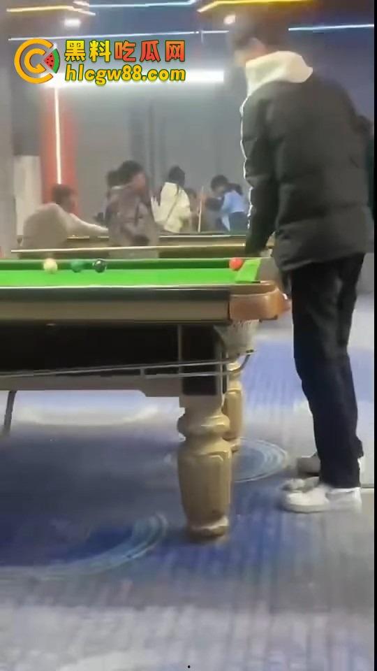 现在10后小学生都卷成这样了?嘴叼利群打台球还带妹,烟一口杆一打,童年直接过成社会大哥! 第8张 现在10后小学生都卷成这样了?嘴叼利群打台球还带妹,烟一口杆一打,童年直接过成社会大哥! 第8张