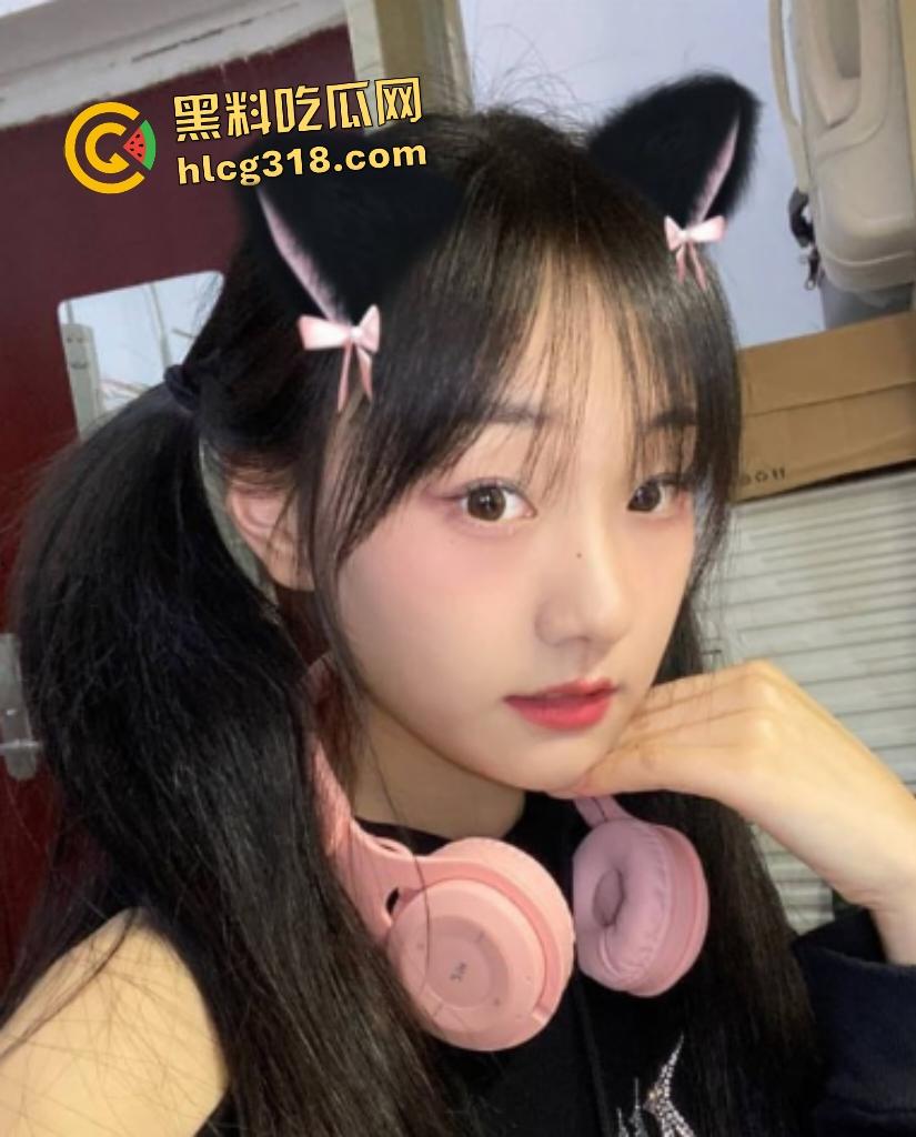 齐鲁医药学院大三张佳薇反差骚鸡！乖女床上被男友扣逼猛操，大鸡巴塞满爽翻！  第2张