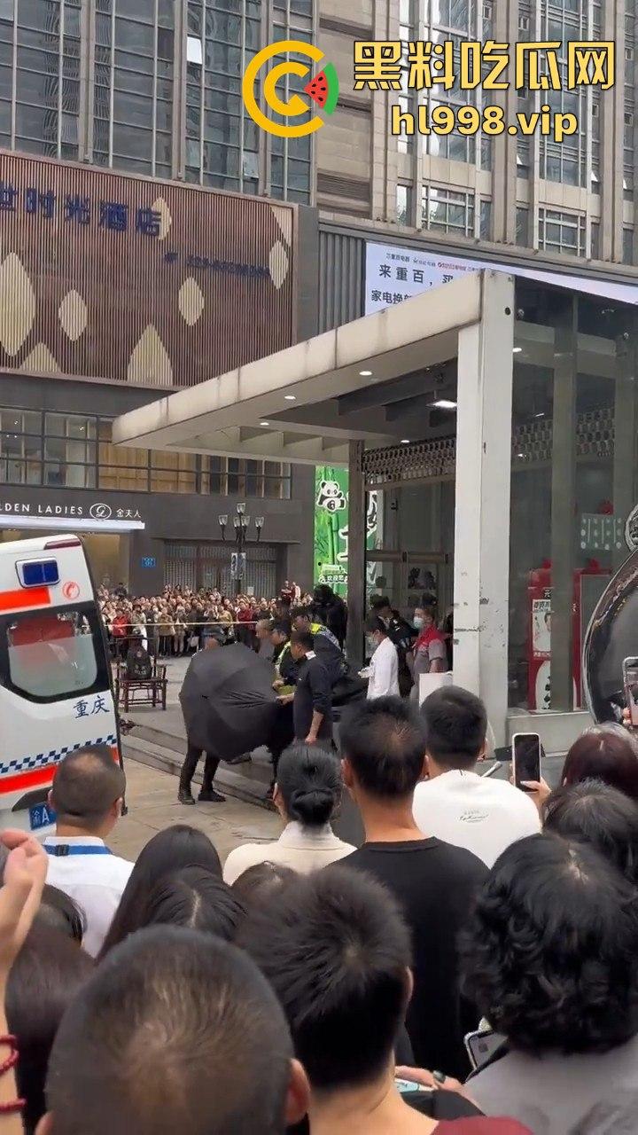 一瓶水引发的血案！重庆男子街头持刀砍人，众人围观腿软，警方还原真相让人唏嘘！  第16张