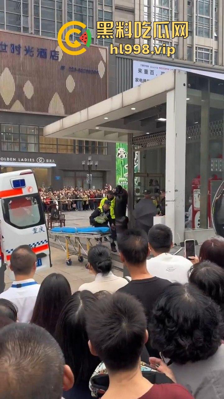 一瓶水引发的血案！重庆男子街头持刀砍人，众人围观腿软，警方还原真相让人唏嘘！  第19张