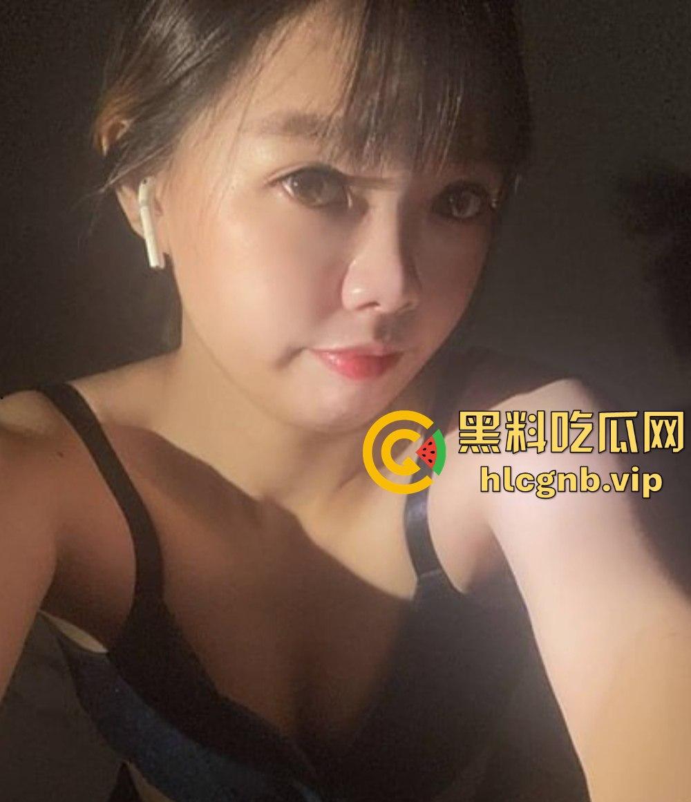 台湾新北少妇『牛如月』洗衣店微胖老板娘自拍卖骚!黑丝OL制服下的极致诱惑! 第2张 台湾新北少妇『牛如月』洗衣店微胖老板娘自拍卖骚!黑丝OL制服下的极致诱惑! 第2张