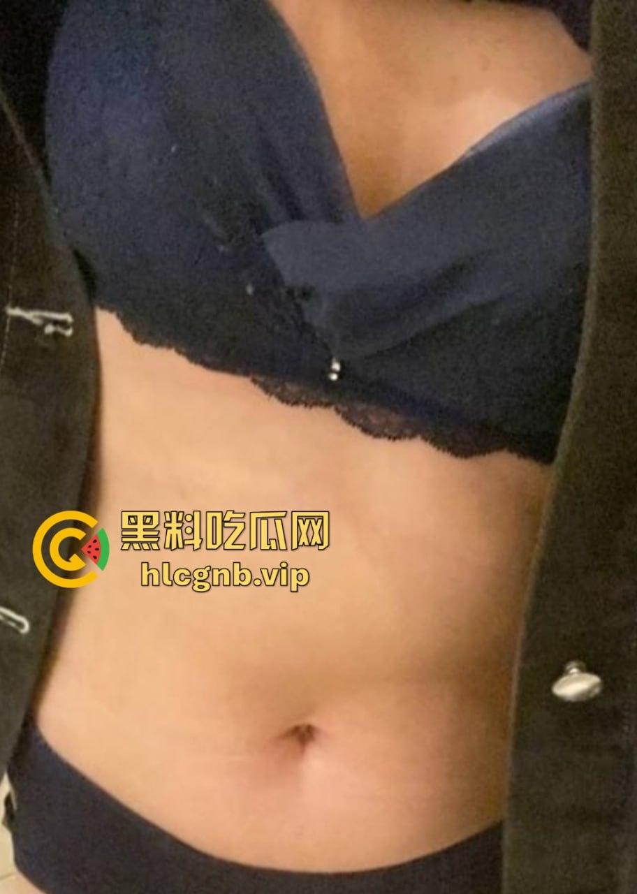 台湾新北少妇『牛如月』洗衣店微胖老板娘自拍卖骚!黑丝OL制服下的极致诱惑! 第3张 台湾新北少妇『牛如月』洗衣店微胖老板娘自拍卖骚!黑丝OL制服下的极致诱惑! 第3张