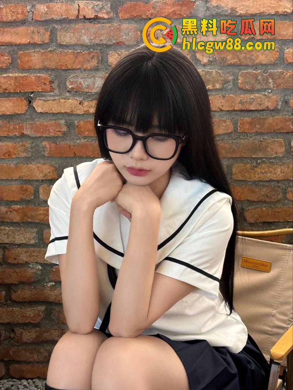 西安培华技术学院『韩粱妮』电竞房开干,闺蜜OB拍摄,双人鸡战激情四射,三人战就差她一起上了! 第1张 西安培华技术学院『韩粱妮』电竞房开干,闺蜜OB拍摄,双人鸡战激情四射,三人战就差她一起上了! 第1张