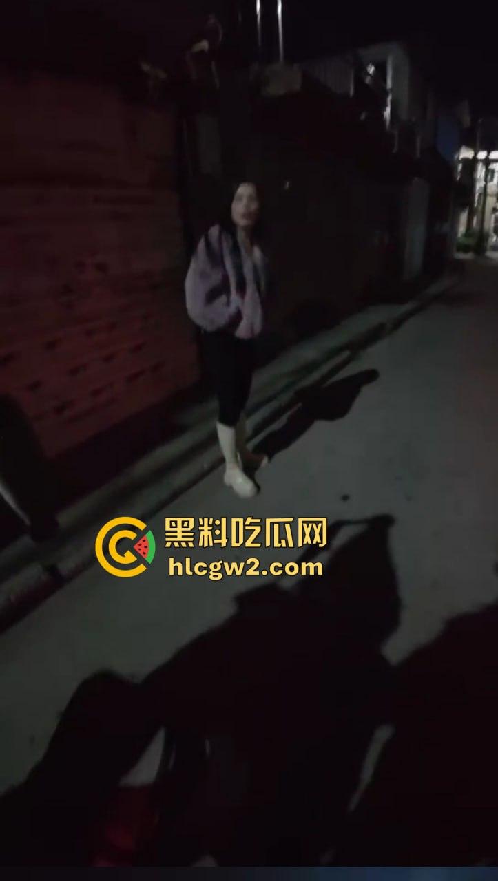 钓鱼佬想换小姐姐十分钟激情 拿条黄辣丁换草逼 小姐姐一脸嫌弃 把人当翘嘴钓呢? 第4张 钓鱼佬想换小姐姐十分钟激情 拿条黄辣丁换草逼 小姐姐一脸嫌弃 把人当翘嘴钓呢? 第4张