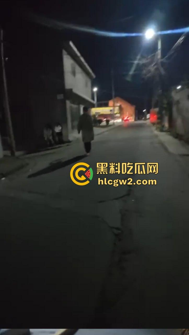 钓鱼佬想换小姐姐十分钟激情 拿条黄辣丁换草逼 小姐姐一脸嫌弃 把人当翘嘴钓呢? 第5张 钓鱼佬想换小姐姐十分钟激情 拿条黄辣丁换草逼 小姐姐一脸嫌弃 把人当翘嘴钓呢? 第5张