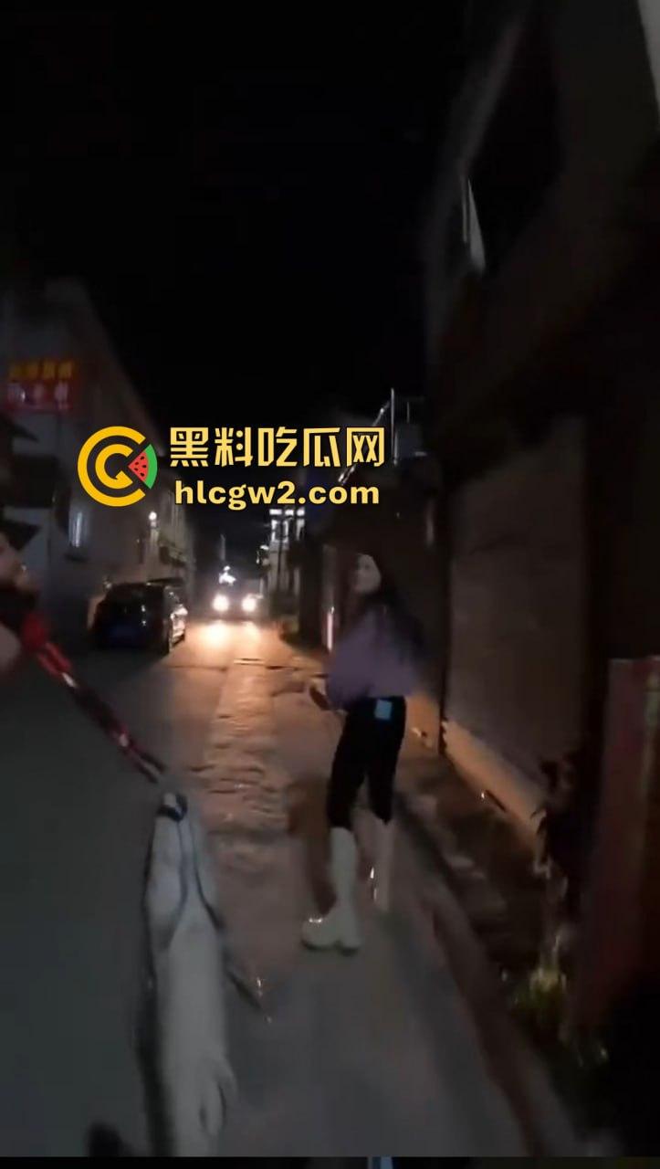 钓鱼佬想换小姐姐十分钟激情 拿条黄辣丁换草逼 小姐姐一脸嫌弃 把人当翘嘴钓呢? 第15张 钓鱼佬想换小姐姐十分钟激情 拿条黄辣丁换草逼 小姐姐一脸嫌弃 把人当翘嘴钓呢? 第15张