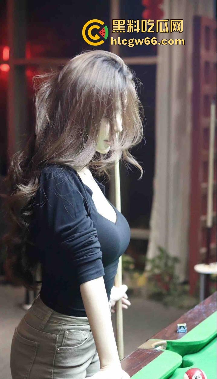 这风骚少妇是真疯了，口交深喉到根，吞精无压力，颜射还主动张嘴笑，熟女界的天花板非她莫属！  第3张