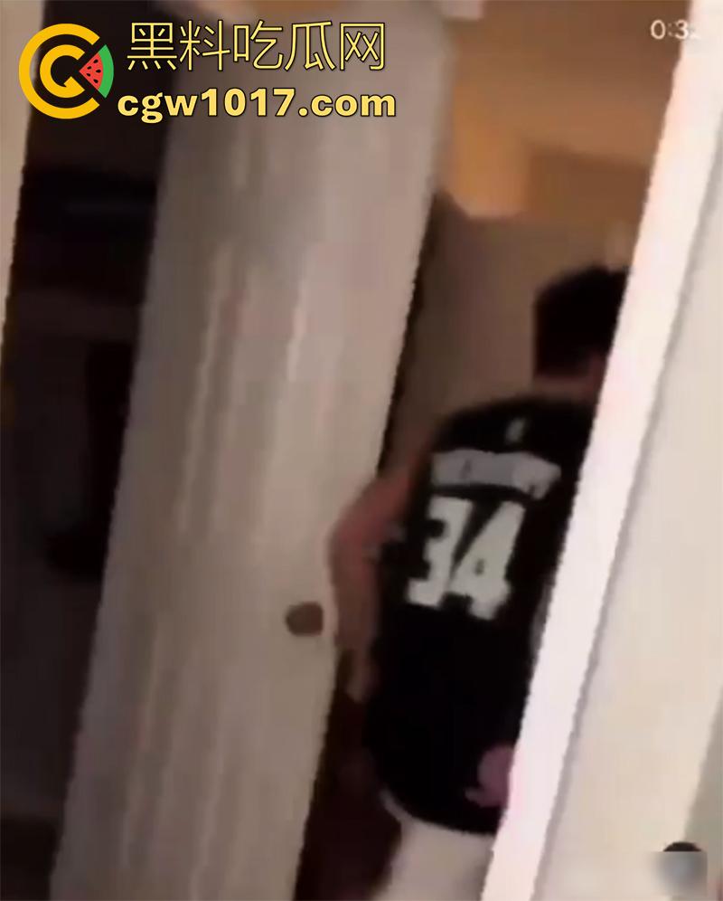 最屌捉奸时刻，都挨拳头了还没拔出来，全程对峙鸡巴一直在逼里，这是还打算继续么？不射出来誓不罢休啊！  第2张