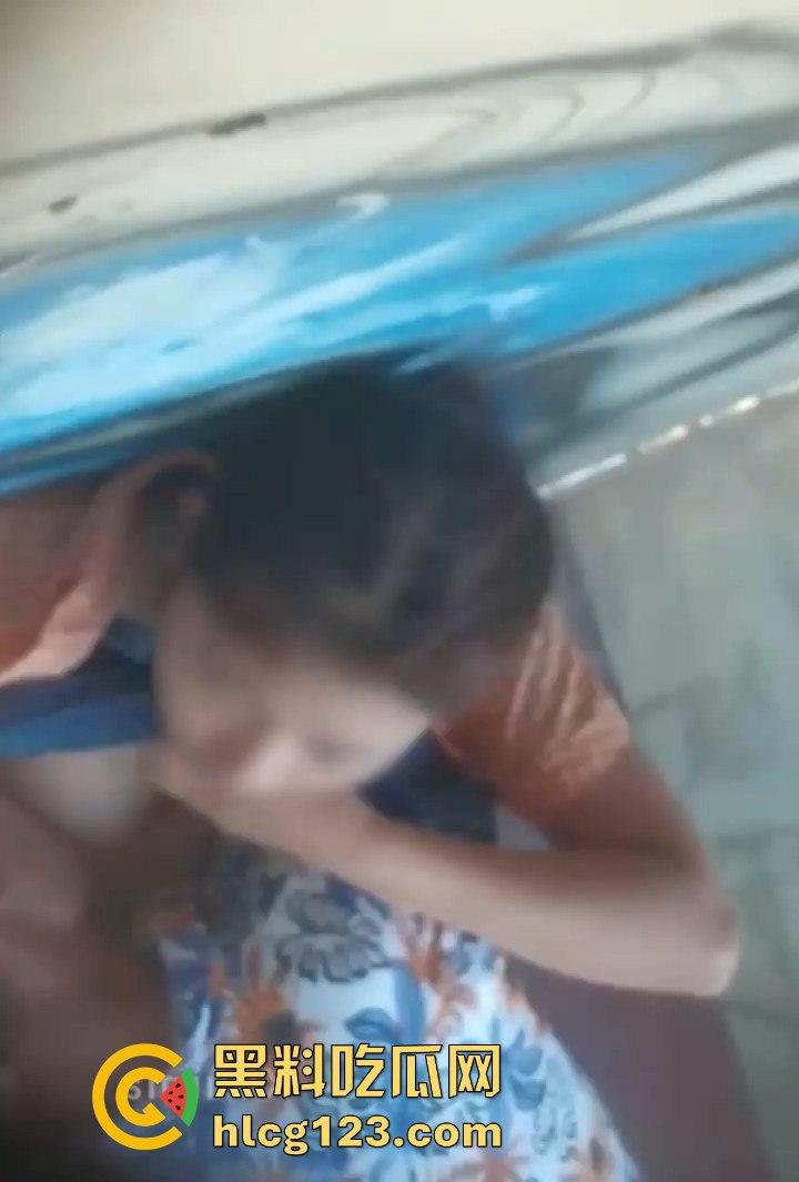 牛子操作拉满！废弃房屋里的激情野战，情侣无套激战被偷拍，玩得真是够野！  第1张