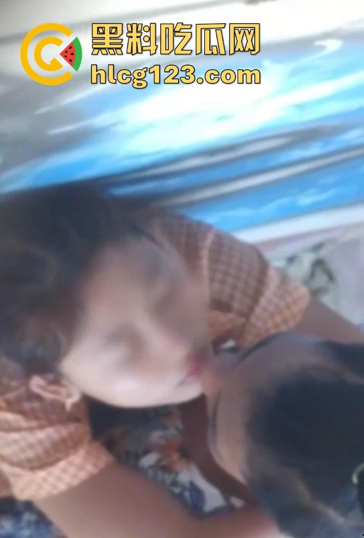 牛子操作拉满！废弃房屋里的激情野战，情侣无套激战被偷拍，玩得真是够野！  第2张