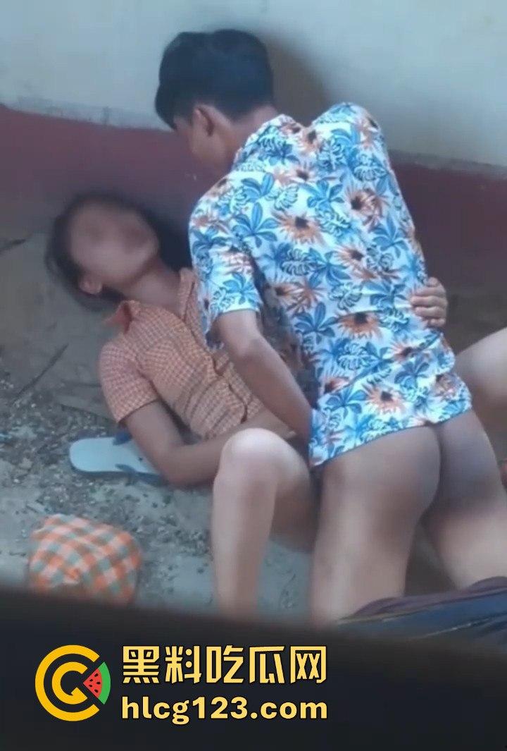 牛子操作拉满！废弃房屋里的激情野战，情侣无套激战被偷拍，玩得真是够野！  第9张