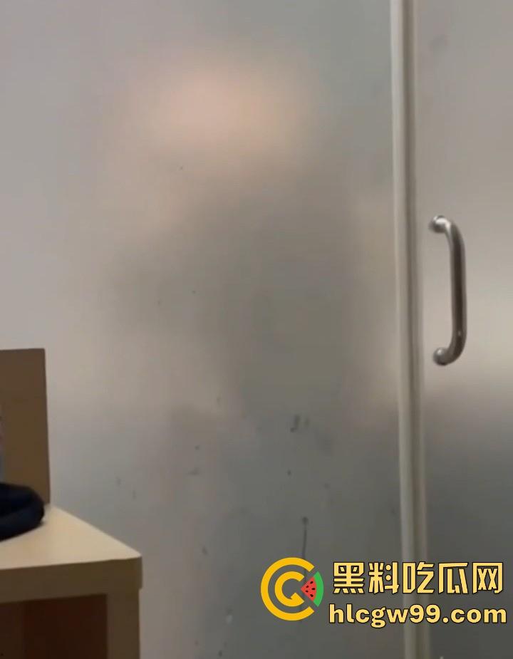 河北衡水【马娇娇】主动献出第一次给社会大哥享受，有个爱她的沸羊羊则是在浴室门外偷看嫉妒！  第2张