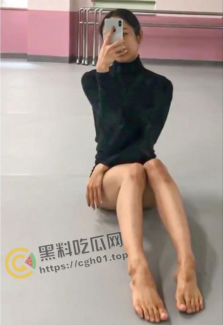 南韩美女健身教练  极品身材 身上写满字被肌肉男爆操 完美的韩国棒子肉便器 第2张