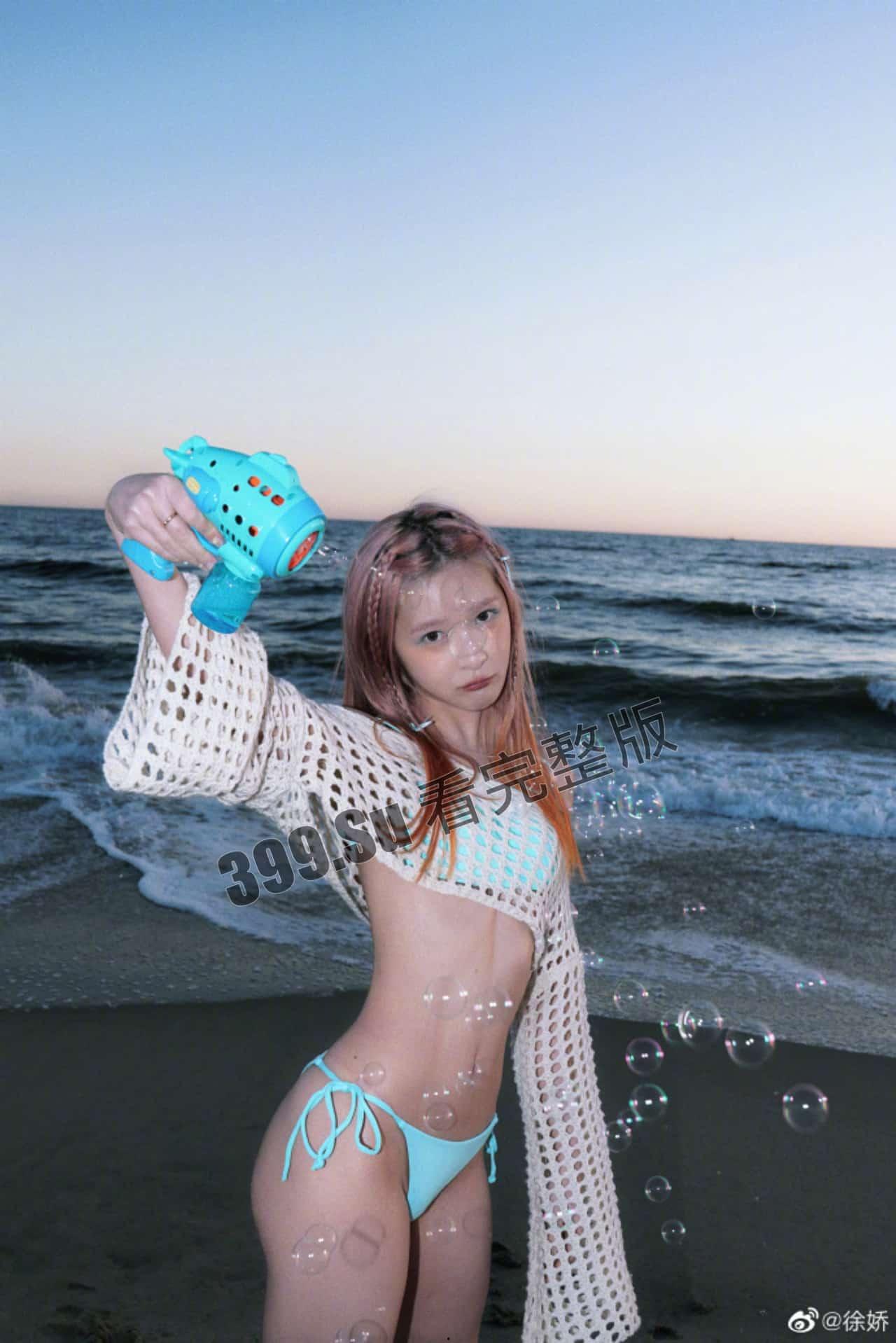 长江七号童星徐娇晒泳装，回应质疑：我很喜欢我的身体，大大方方的展示给大家看  瓜友们觉得这身材怎么样 第1张