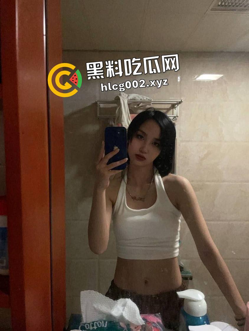 南京艺术学院女大学生宿舍露出!舞蹈生的修长美腿 未经开发的美鲍鱼 秀色可餐啊 第2张 南京艺术学院女大学生宿舍露出!舞蹈生的修长美腿 未经开发的美鲍鱼 秀色可餐啊 第2张