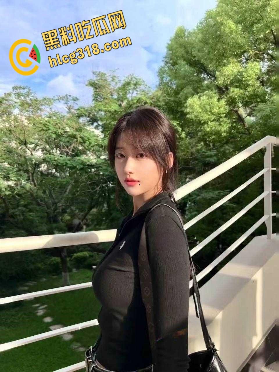 华中农业大学校花【贺晓菲】，骑在学长身上前后全自动，无套内射白浆伴随精液喷涌而出！  第1张