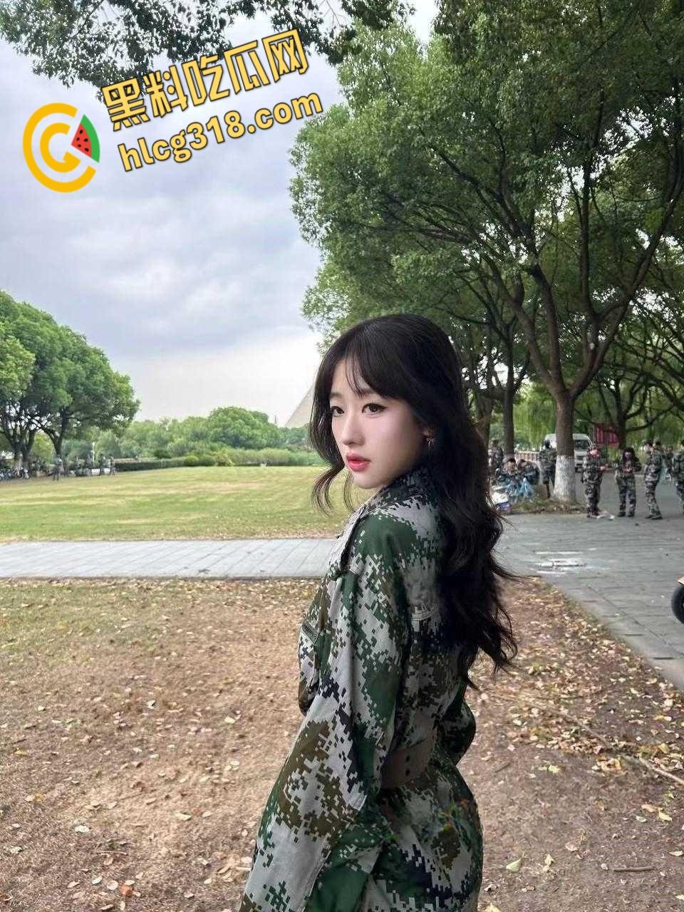 华中农业大学校花【贺晓菲】，骑在学长身上前后全自动，无套内射白浆伴随精液喷涌而出！  第3张