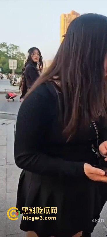 坦克小仙女坐公交大声喧哗反怼劝阻者 结果遇上硬茬 下车被骂到破防 大爷在车上笑得不行！  第2张