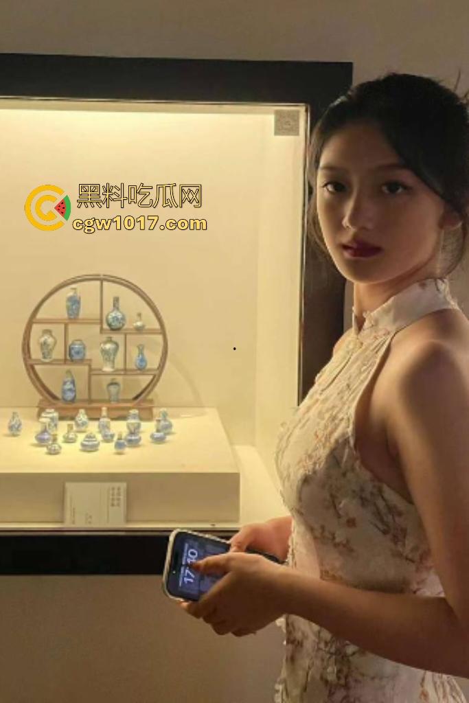 郑州大学主持人专业女神【毛雪】,谁能想到上台前一天在家用男友鸡巴锻炼口技,原来能说会道是有原因的! 第1张 郑州大学主持人专业女神【毛雪】,谁能想到上台前一天在家用男友鸡巴锻炼口技,原来能说会道是有原因的! 第1张