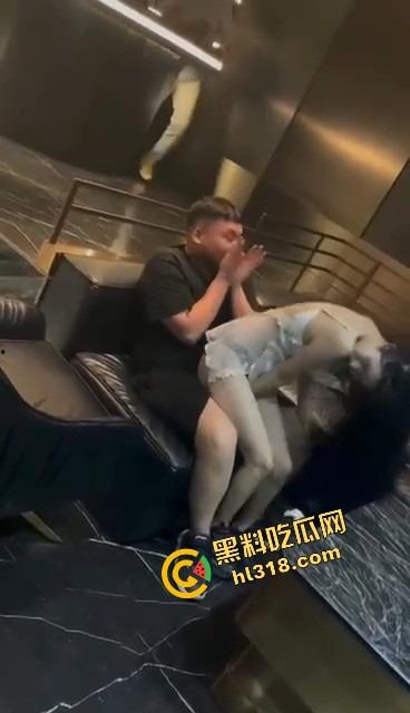 单身狗夜店必修课,喝醉勾搭人妻偷吃人妻鲍鱼,淫男乱女嗨翻全场,极致放荡夜生活曝光! 第5张 单身狗夜店必修课,喝醉勾搭人妻偷吃人妻鲍鱼,淫男乱女嗨翻全场,极致放荡夜生活曝光! 第5张