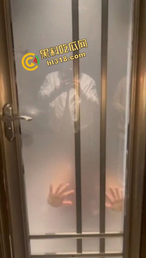 单身狗夜店必修课,喝醉勾搭人妻偷吃人妻鲍鱼,淫男乱女嗨翻全场,极致放荡夜生活曝光! 第8张 单身狗夜店必修课,喝醉勾搭人妻偷吃人妻鲍鱼,淫男乱女嗨翻全场,极致放荡夜生活曝光! 第8张