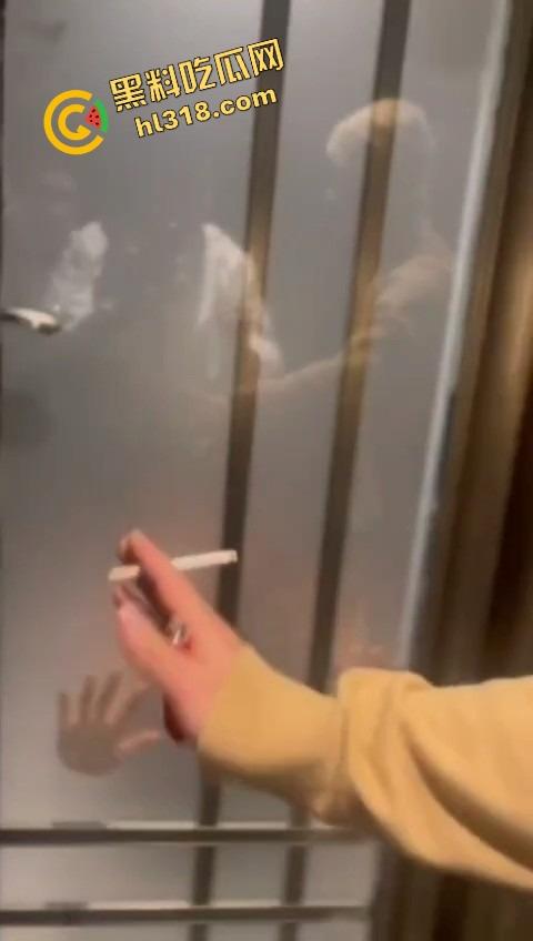 单身狗夜店必修课,喝醉勾搭人妻偷吃人妻鲍鱼,淫男乱女嗨翻全场,极致放荡夜生活曝光! 第9张 单身狗夜店必修课,喝醉勾搭人妻偷吃人妻鲍鱼,淫男乱女嗨翻全场,极致放荡夜生活曝光! 第9张