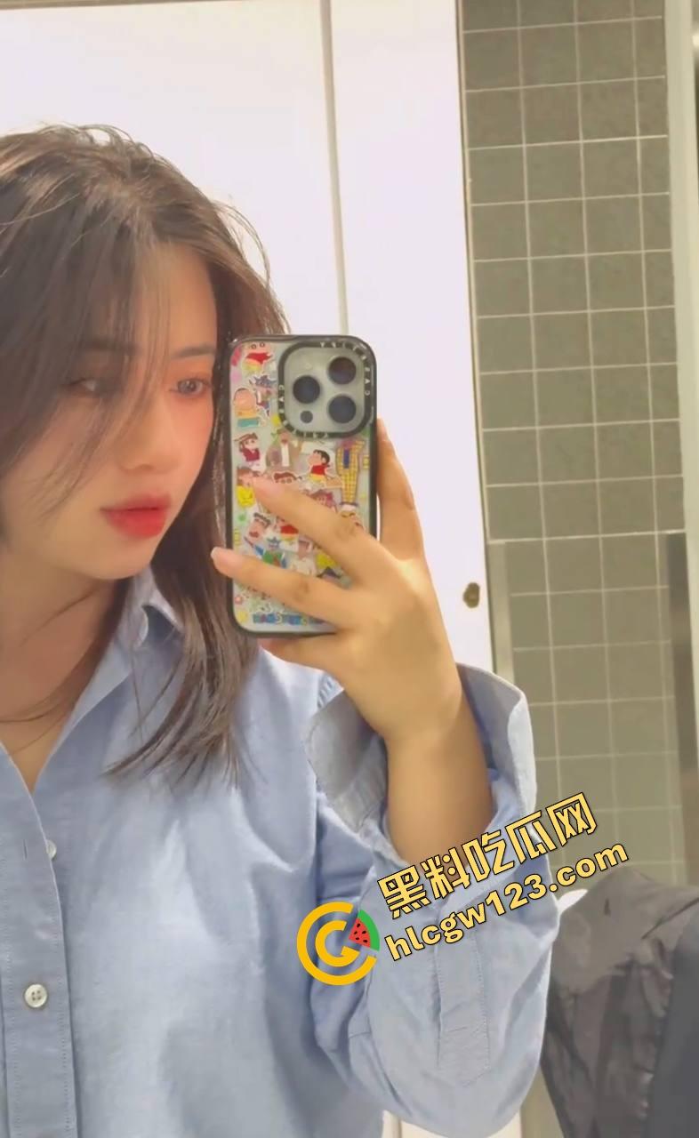 深圳外企行政经理【李妍】穿情趣内衣边口交边自慰，逼屁眼全塞满，两个洞都装不下欲望了！  第1张