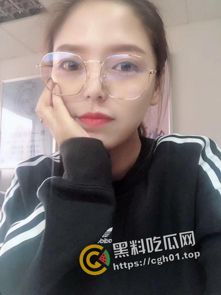 江西极品少妇！风韵十足瑜伽教练被富二代学院后入 御姐味十足 玉足长腿杀人利器  第3张