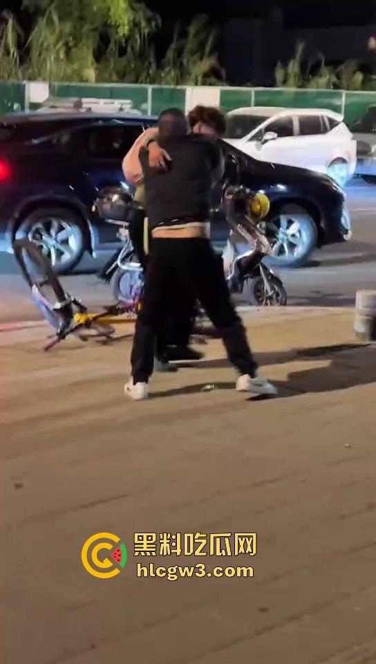 福州酒懵子喝酒喝得发疯，怼孩子当出气筒，要是孩子有刀估计当天就直接火化  第3张