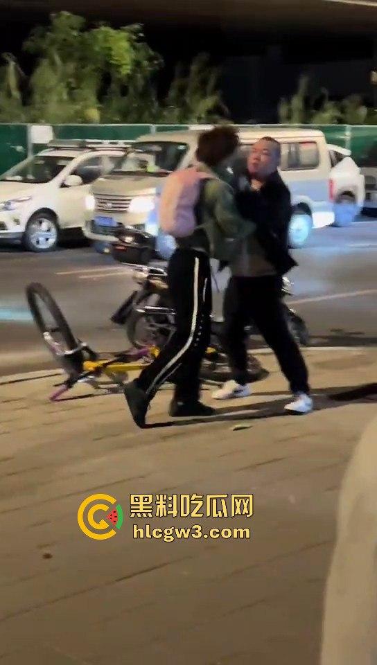 福州酒懵子喝酒喝得发疯，怼孩子当出气筒，要是孩子有刀估计当天就直接火化  第6张