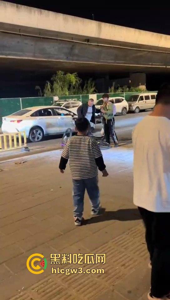 福州酒懵子喝酒喝得发疯，怼孩子当出气筒，要是孩子有刀估计当天就直接火化  第7张