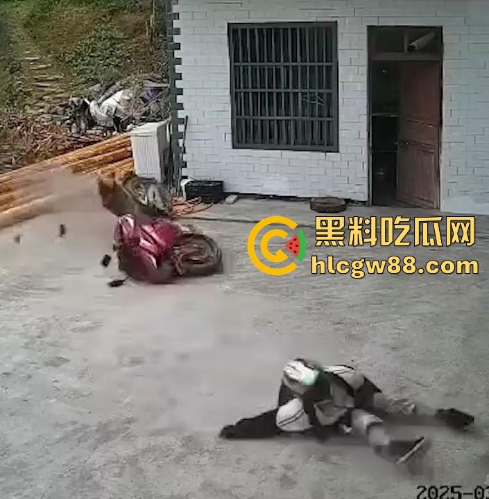 没煮你饭啊!你怎么就怎么就这么自来熟呀?飞车党直飞大爷家 坐等开饭 只见其车不见其人。 第8张 没煮你饭啊!你怎么就怎么就这么自来熟呀?飞车党直飞大爷家 坐等开饭 只见其车不见其人。 第8张