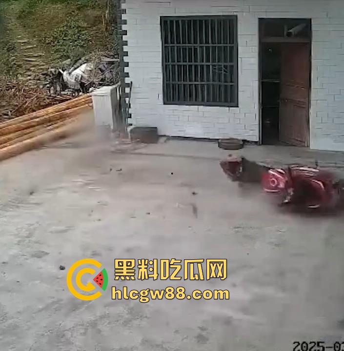 没煮你饭啊!你怎么就怎么就这么自来熟呀?飞车党直飞大爷家 坐等开饭 只见其车不见其人。 第9张 没煮你饭啊!你怎么就怎么就这么自来熟呀?飞车党直飞大爷家 坐等开饭 只见其车不见其人。 第9张