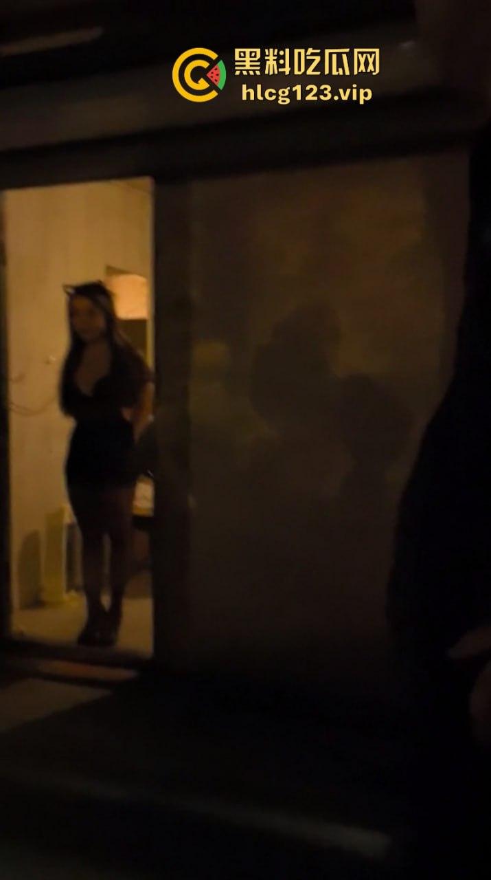 江苏无锡惊现“站街女” 成群结队的美女 上前一看发现她们不简单  第4张