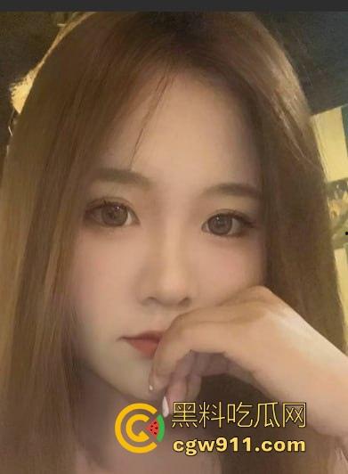 网恋半年的和平精英网友终于奔现啦！二话没说见面就是插，这妹子做爱期间也不浪费时间开一把！  第1张