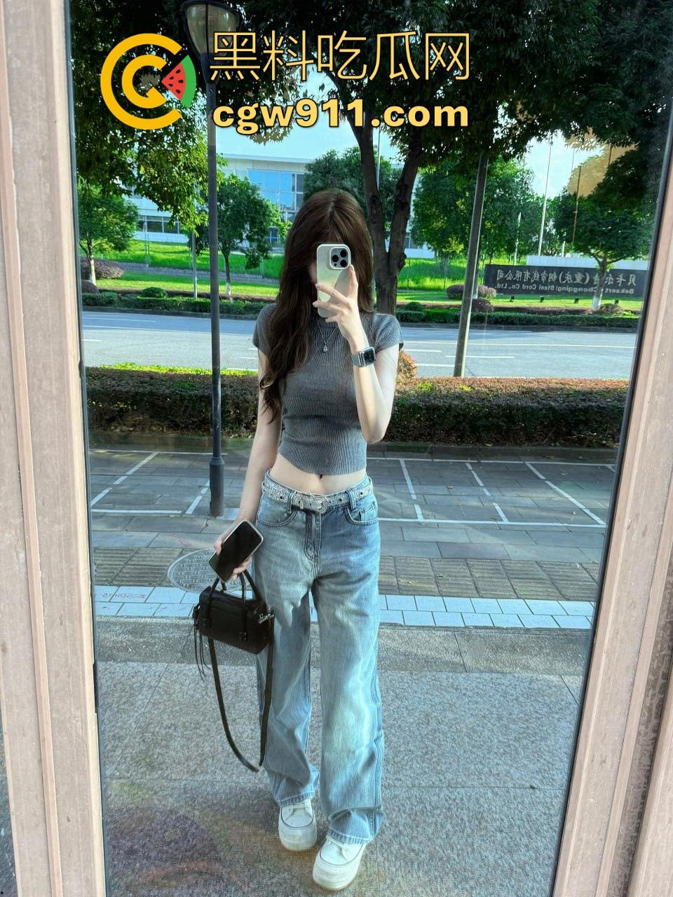 网恋半年的和平精英网友终于奔现啦！二话没说见面就是插，这妹子做爱期间也不浪费时间开一把！  第6张